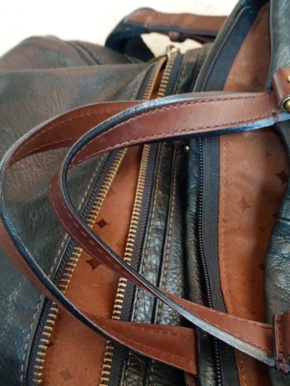 Fossil | Black Leather Large Slouchy Explorer Tote with Brass Logo Plaque - Picture 13 of 14